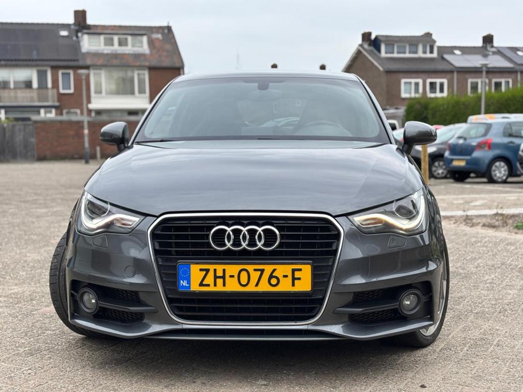 Audi A1 1.4 Tfsi 90KW 2012 Grijs s-Line, A1, Zwart, 4 stoelen, 122 pk