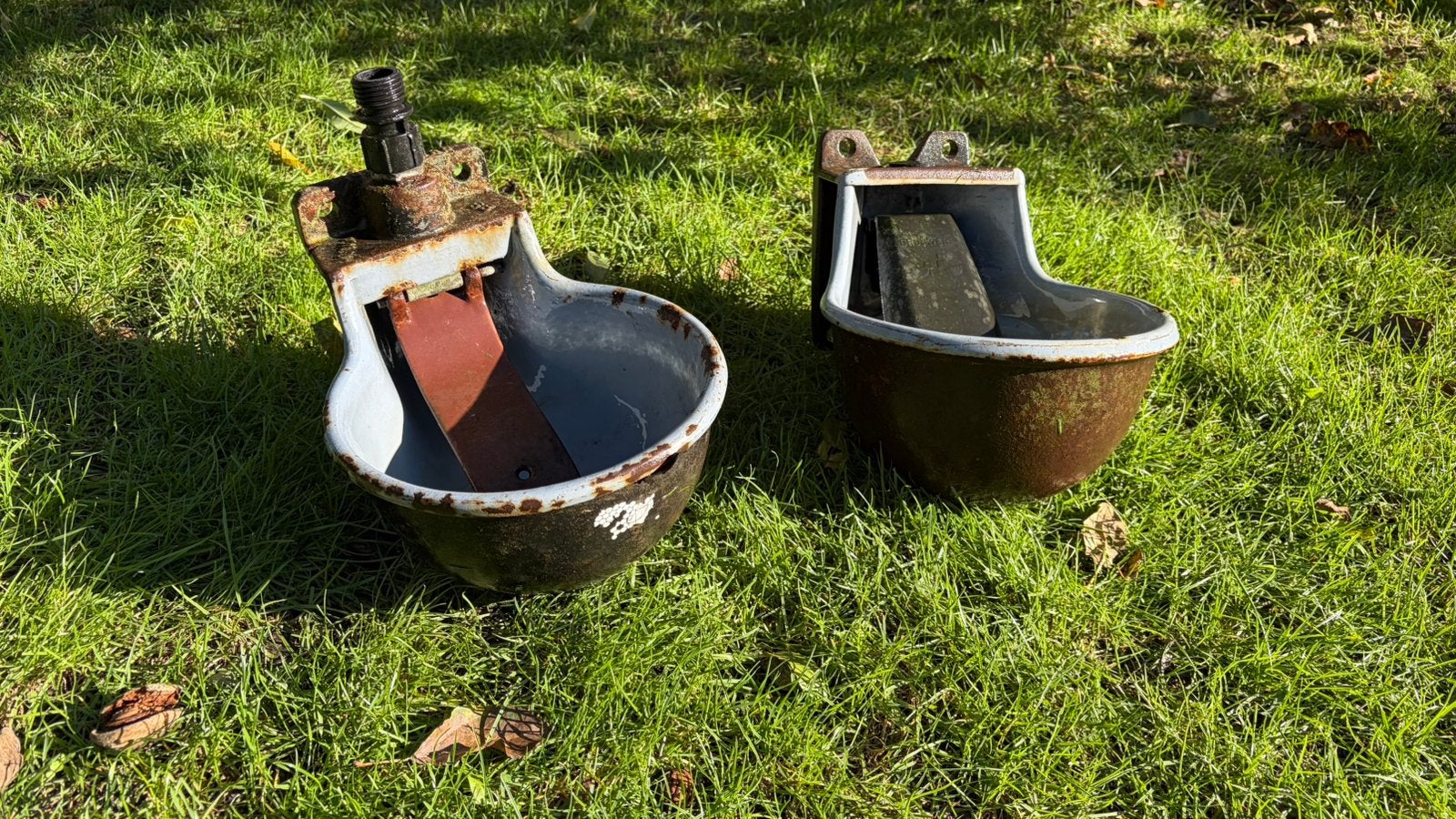 2x Brouwers gietijzeren drinkbak voor vee (vintage), Toebehoren