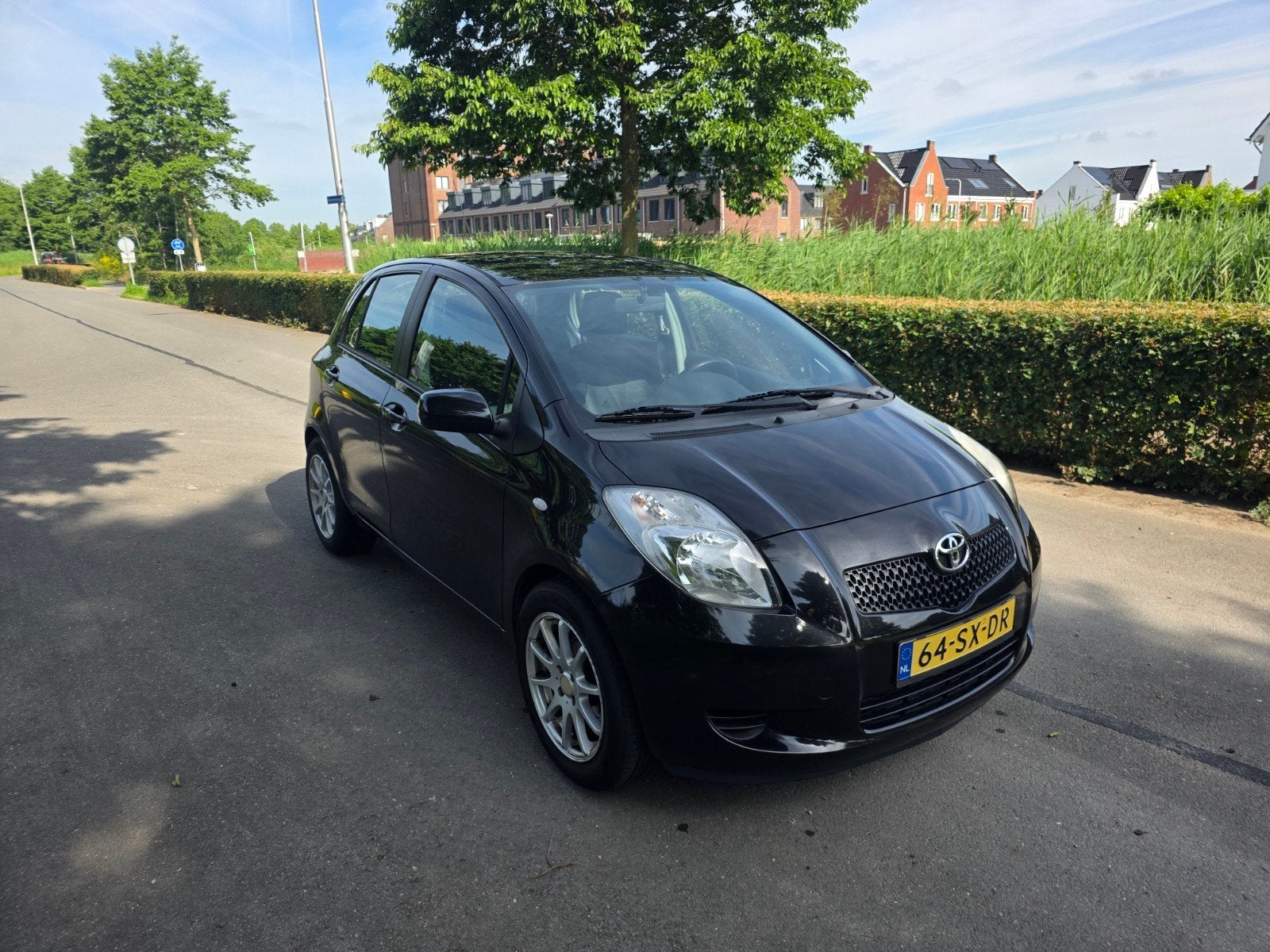 Toyota Yaris 1.3 16V Vvt-i 5DR 2006 Zwart, Auto's, Voorwielaandrijving, Stof, 40 €/maand, Zwart