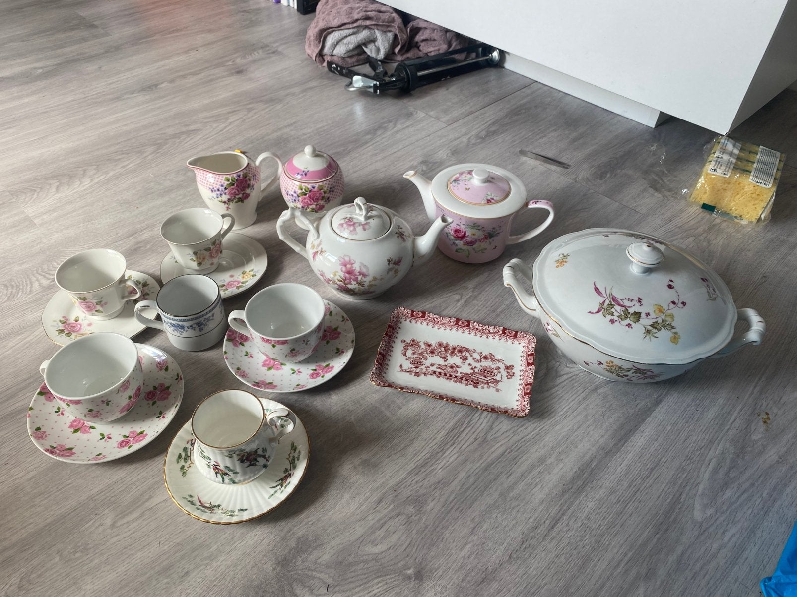 Partij Vintage keramiek servies – Kopjes, schotels en meer, Ophalen