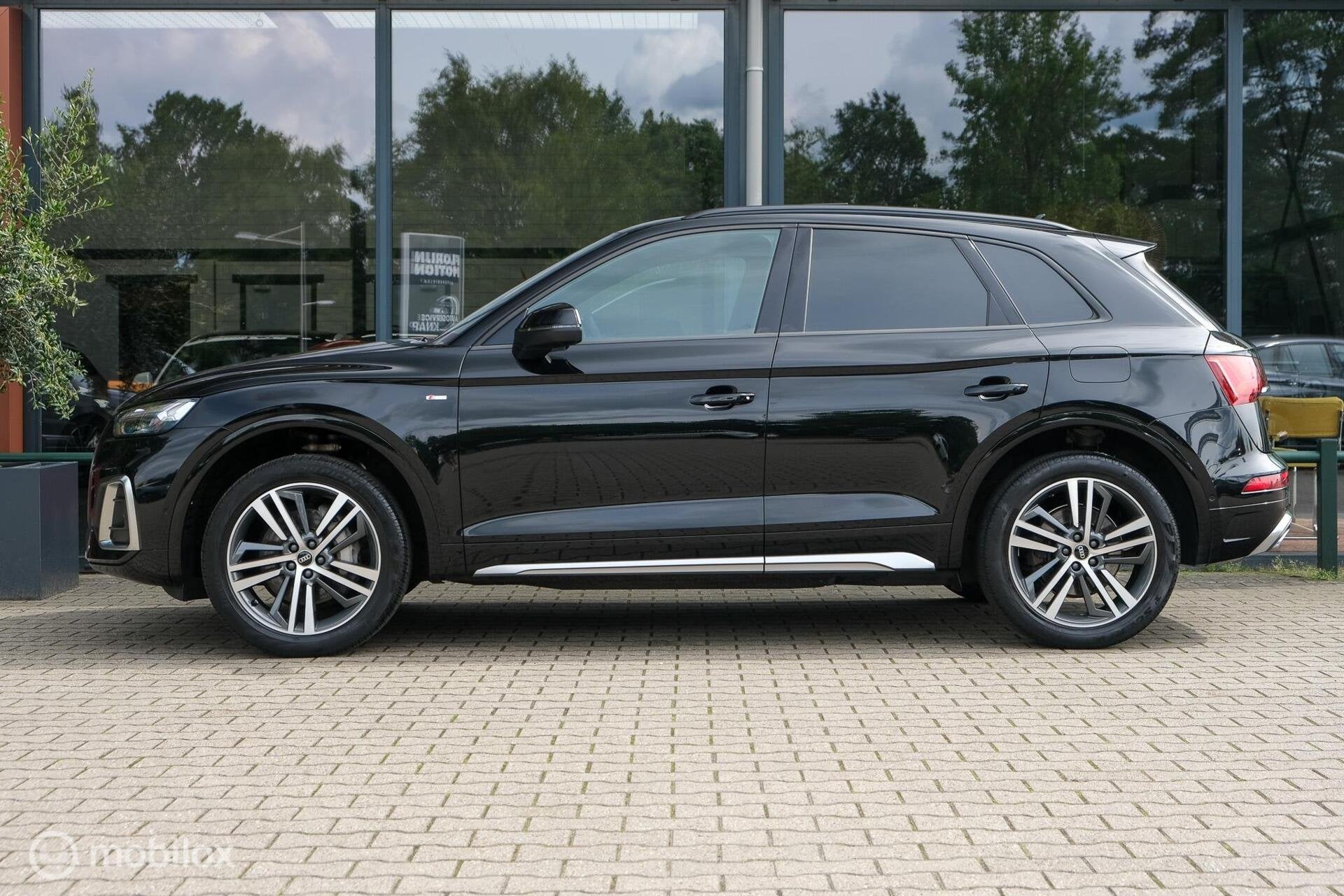 Audi Q5 55 TFSI e S edition | Panoramadak | Massage |Adaptie, Automaat, Gebruikt, 4 cilinders, Leder en Stof