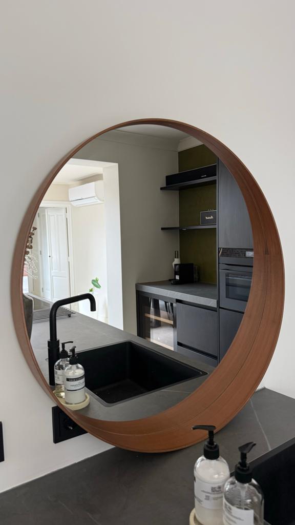 IKEA Stockholm ronde houten spiegel walnootfineer 80 cm, Huis en Inrichting, Woonaccessoires | Spiegels, Ophalen, Rond, Zo goed als nieuw