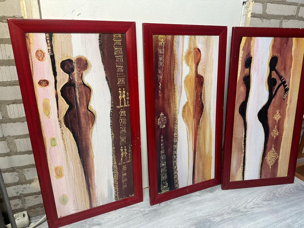 Set van 3 Afrikaanse kunst schilderijen met rode lijst, Ophalen