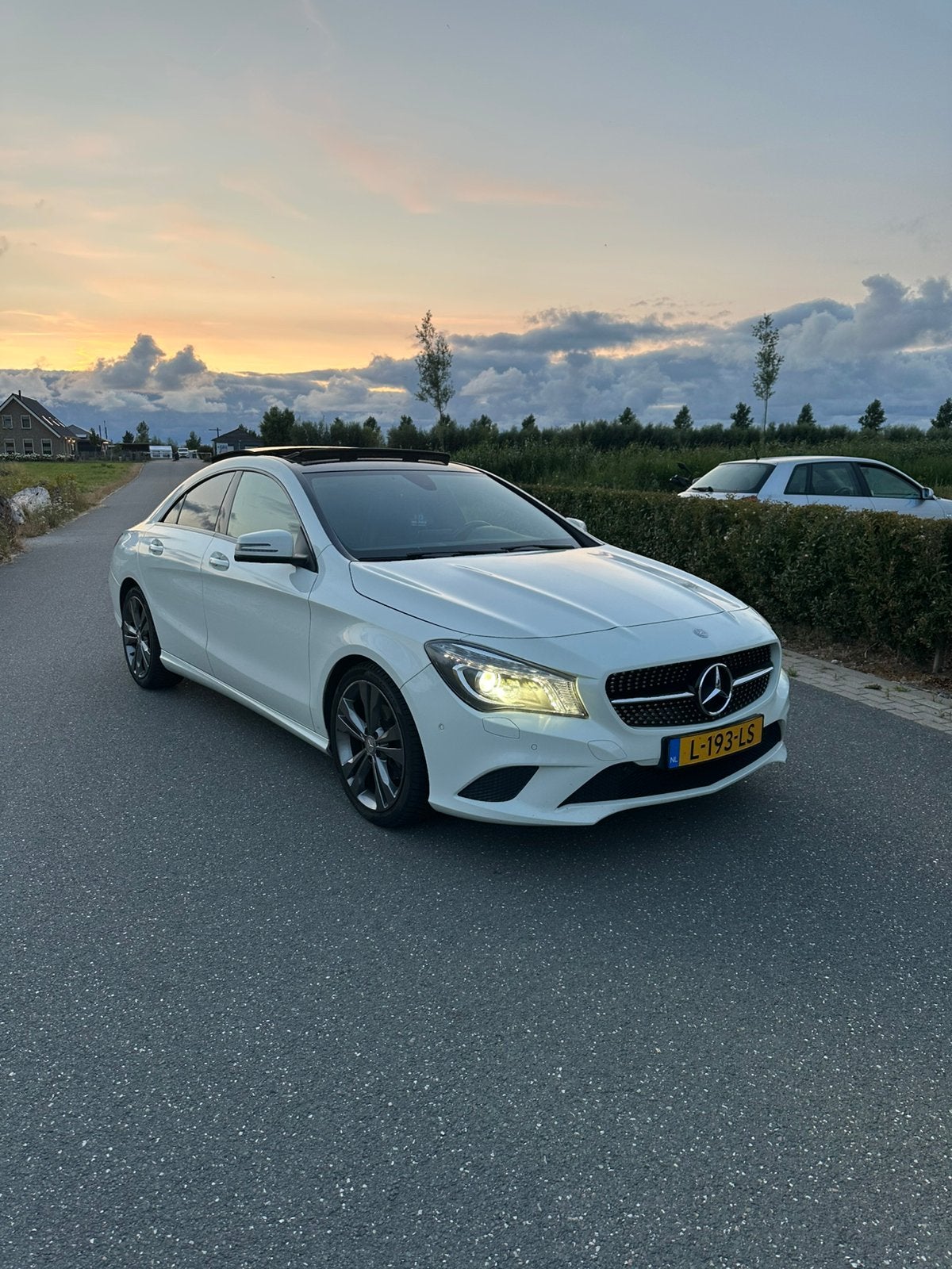 Mercedes-Benz CLA 180 1.6 90KW Blue Eff. Edit. 2015 Wit, Voorwielaandrijving, CLA, 4 cilinders, Leder en Stof
