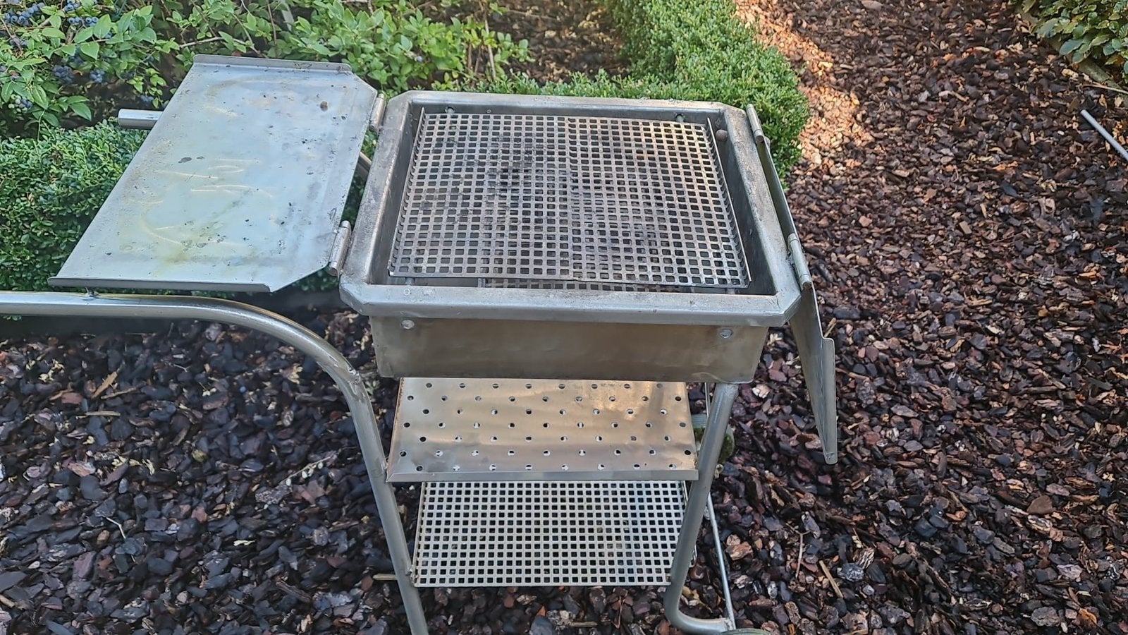 RVS Barbecue voor kolen of houtskool, Ophalen, Gebruikt, Met accessoires
