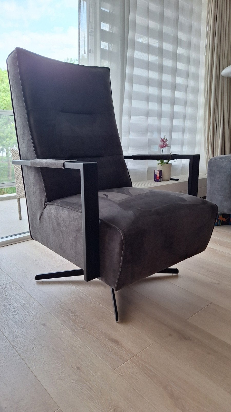 Draai fauteuil Trigger van de Bommel, Huis en Inrichting, Fauteuils, Zo goed als nieuw, Metaal, Stof, 50 tot 75 cm, Minder dan 75 cm