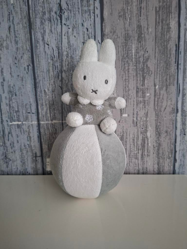 Nijntje tuimelaar/rammelaar knuffel - wit/grijs, Kinderen en Baby's, Overige merken, Met geluid, Konijn, Nijntje