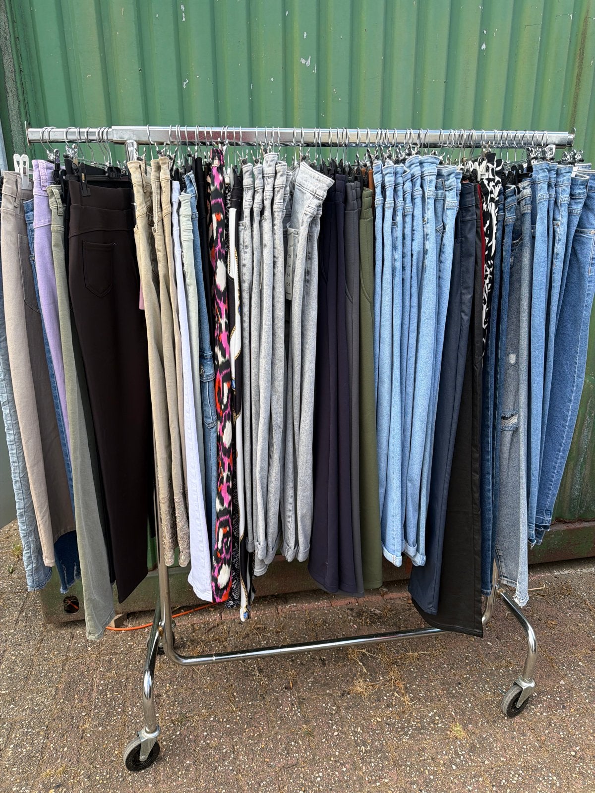 62 stuks Dames Jeans en Broeken - Diverse Maten en merken!, Kleding | Dames, Ophalen of Verzenden, Nieuw, Overige kleuren, Overige jeansmaten