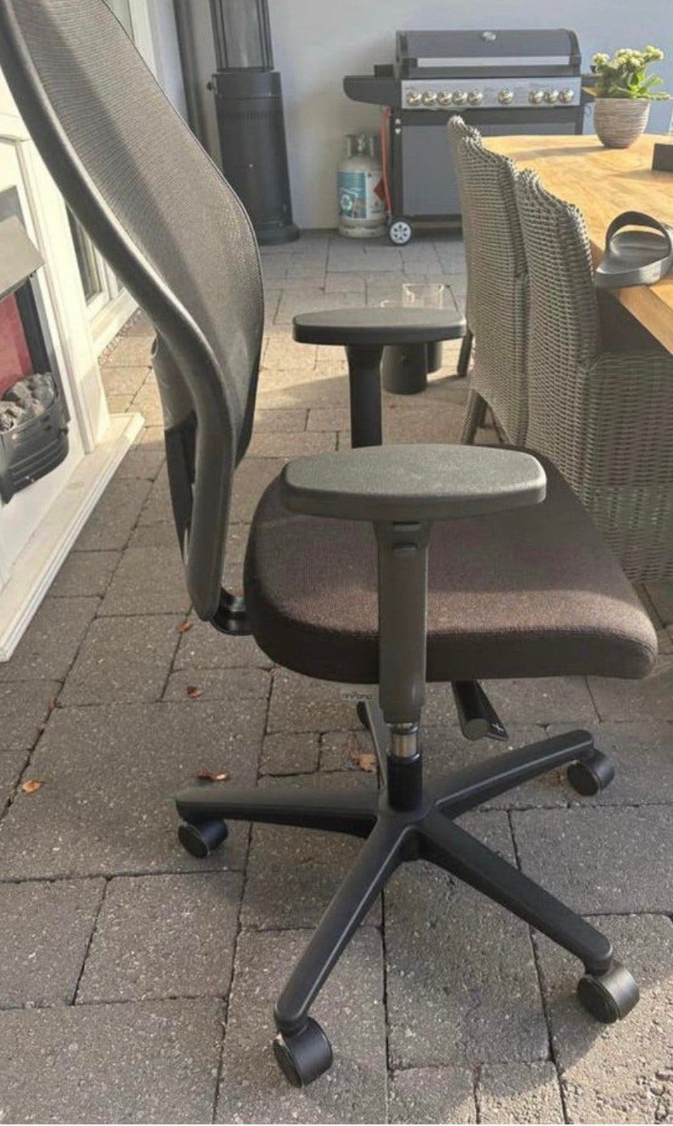 Ahrend Bureau stoel, Ophalen, Ergonomisch, Zo goed als nieuw, Zwart