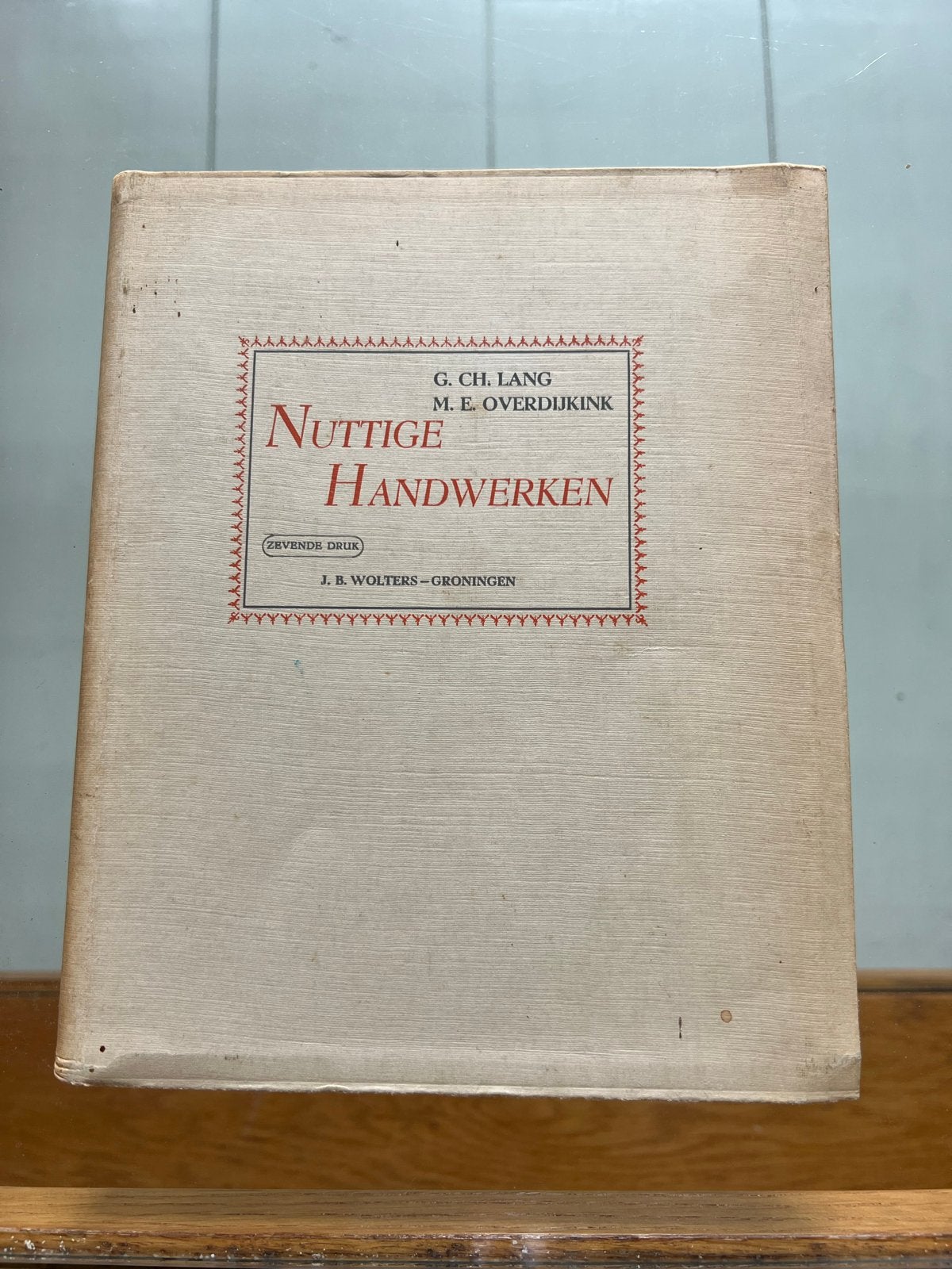 Nuttige Handwerken - G. Ch. Lang & M. E. Overdijkink (1958), Boeken, Ophalen of Verzenden, Gelezen, Overige onderwerpen