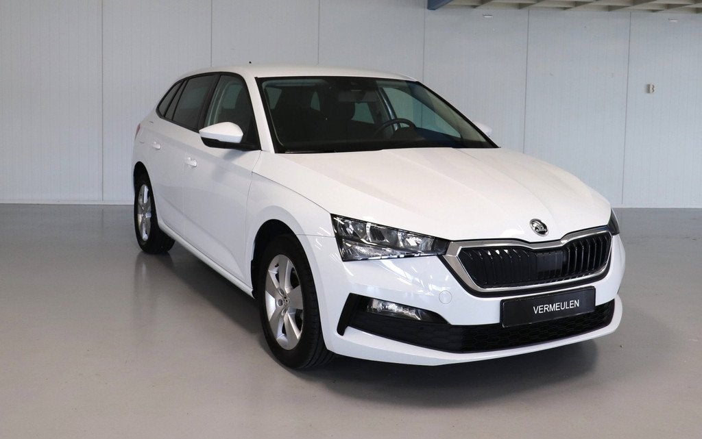 Skoda Scala Automaat Ambition Zeer Ruim Zuinig en Compleet, Auto's, Gebruikt, LED verlichting, 620 kg, Wit