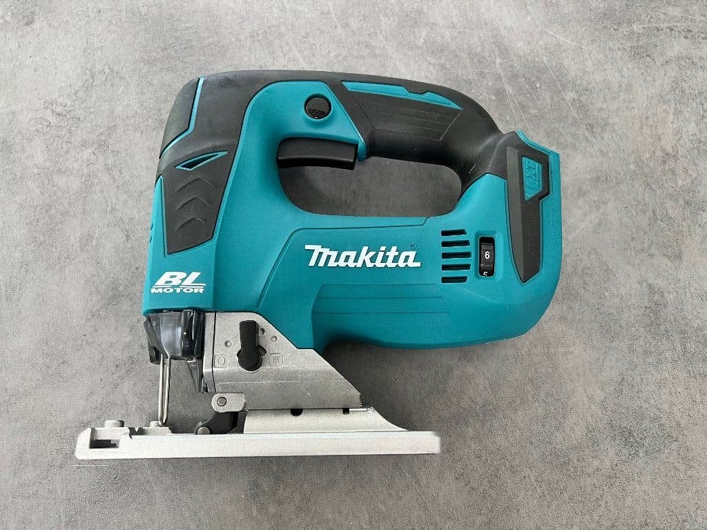 MAKITA 18V BRUSHLESS DECOUPEERZAAG DJV182ZJ D-Greep ZAAG, Overige typen, Nieuw, Ophalen of Verzenden, Hardhout