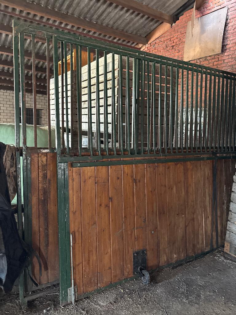 Paardenbox, hoekbox, Stalling