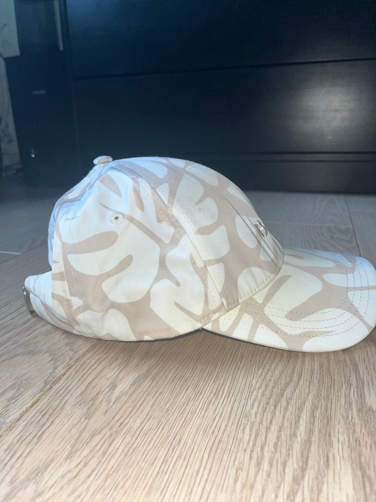 BOSS Pet met Bladprint - Zo goed als nieuw, Ophalen, Zo goed als nieuw, One size fits all, Pet