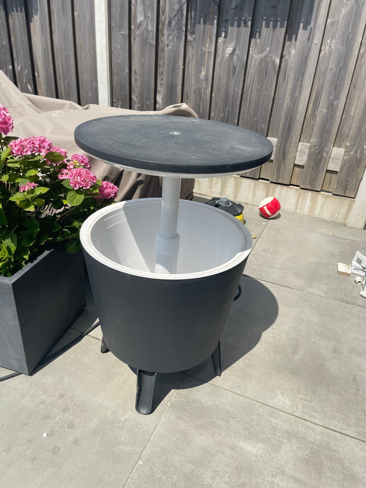 Keter Coolbar koelbox tafel - Ideaal voor tuin en terras, Ophalen, Gebruikt, Koelbox, Koelelement