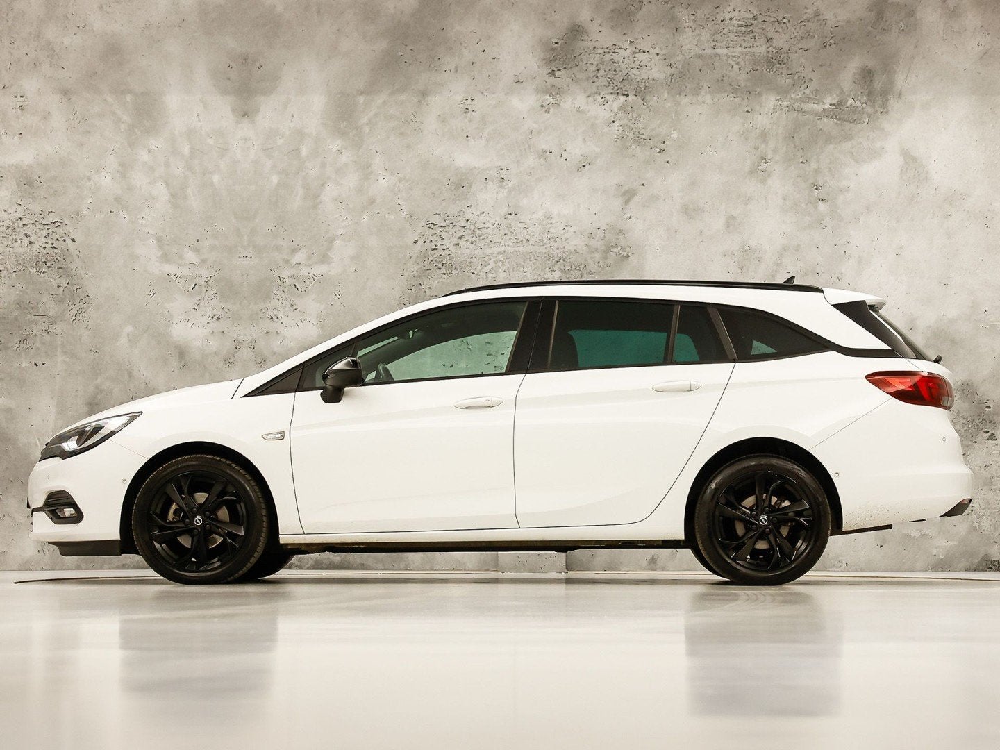 Foto 2 van Opel Astra Sports Tourer 1.4 Ultimate 145Pk Automaat (VIRTUA