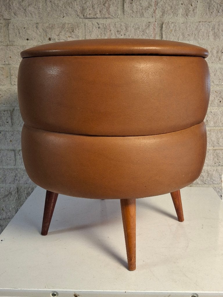 Vintage FM naaipoef jaren 60 skai leer met originele tray, Huis en Inrichting, Ophalen, Minder dan 50 cm, Gebruikt, Minder dan 50 cm