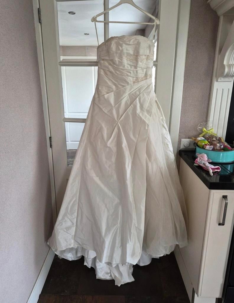 Elegante Trouwjurk Rembo Styling! Zo goed als nieuw maat 44, Kleding | Dames, Trouwkleding en Trouwaccessoires, Trouwjurk, Overige kleuren