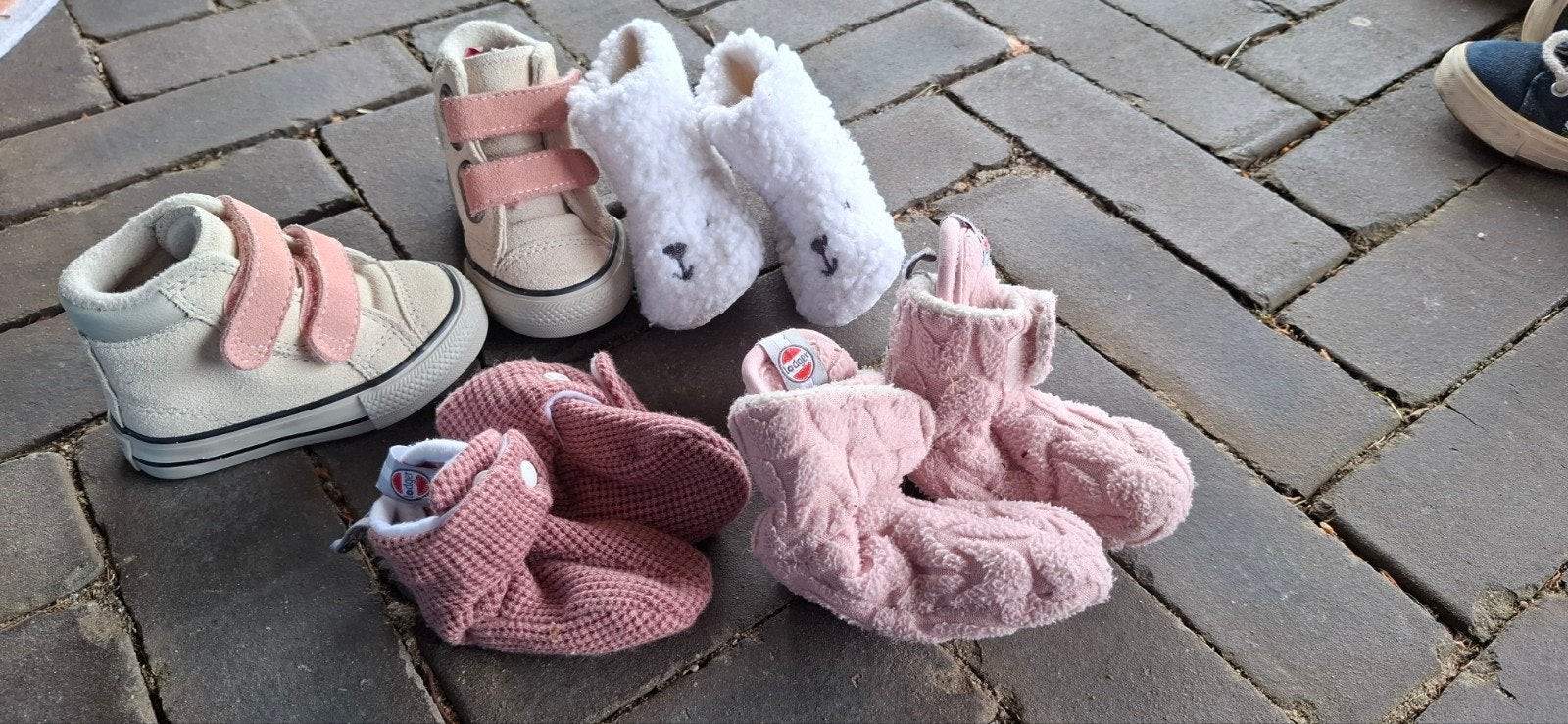 Babyslofjes, schoenen 23 24: Allstars, Geisswein, Zara, Hema, Ophalen of Verzenden, Jongen of Meisje, Schoenen