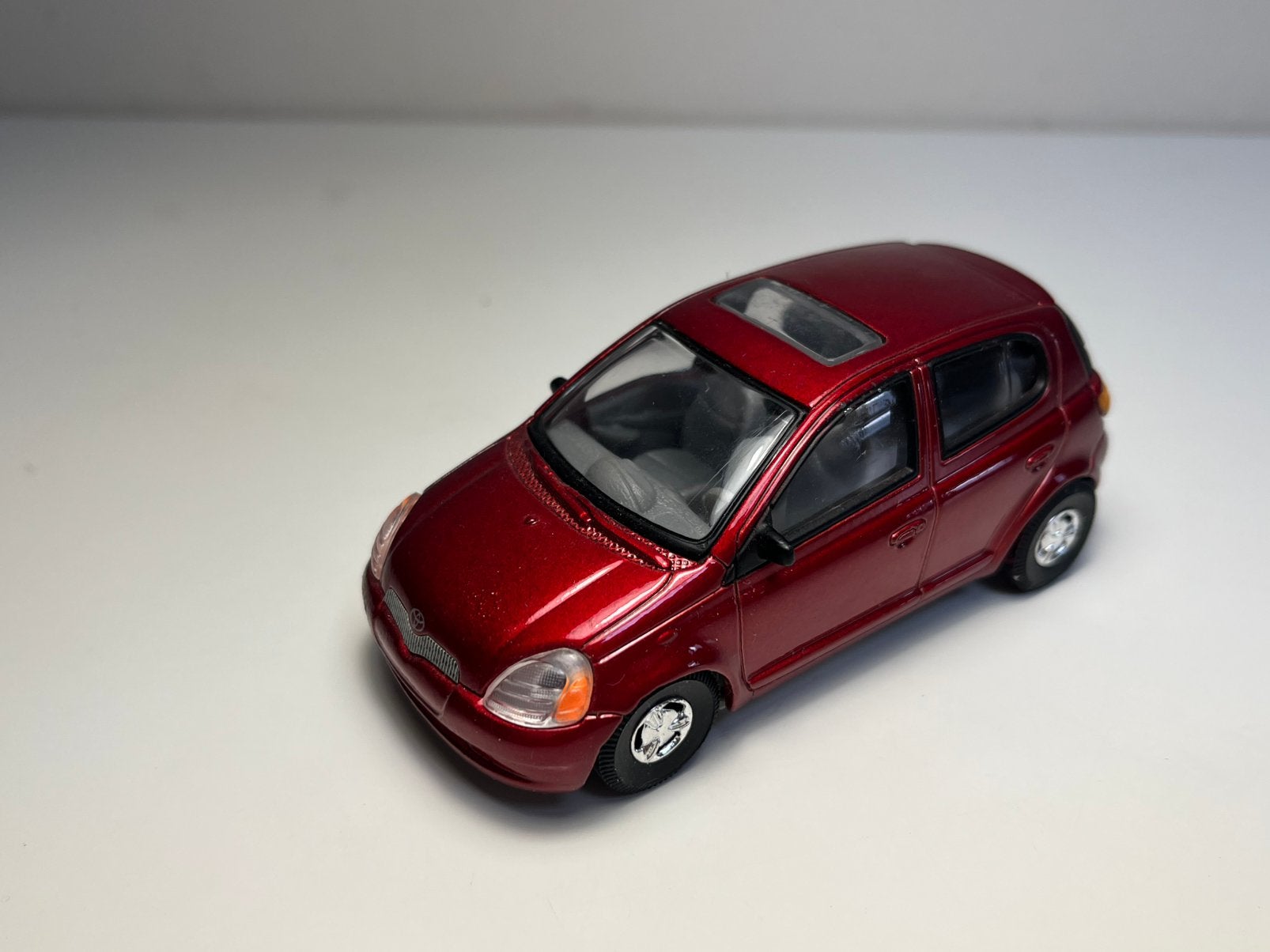 Tins Toys - Toyota Yaris - Schaal 1:36, Ophalen of Verzenden, Zo goed als nieuw, Auto