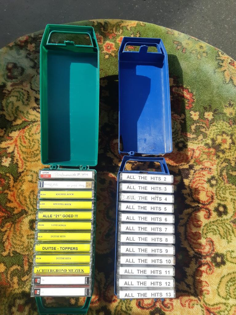 24 BESPEELDE CASSETTEBANDJES NU 11.95 EURO, Ophalen of Verzenden, Overige genres, 2 t/m 25 bandjes