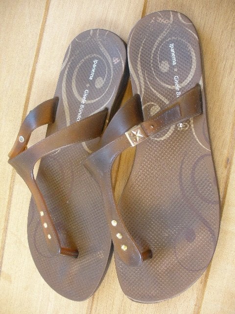 IPANEMA Gisele Bundchen bruine slippers maat 39 - zgan -, Bruin, Ophalen of Verzenden, Zo goed als nieuw, Ipanema