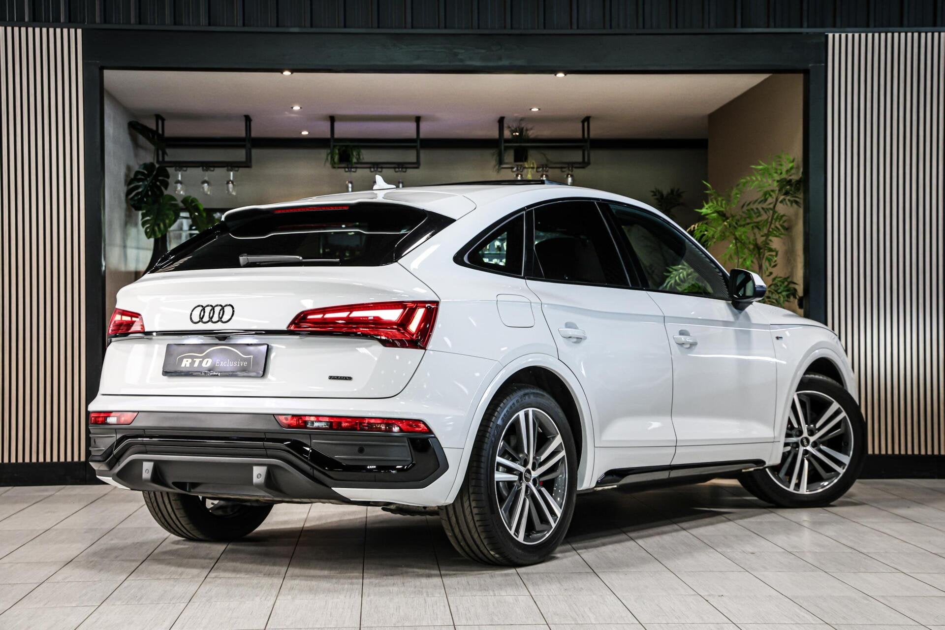 Audi Q5 Sportback 50 TFSI e S-Line|Pano|HUD|Trekhaak|Matrix, Auto's, Automaat, Zwart, 4 cilinders, Leder en Stof