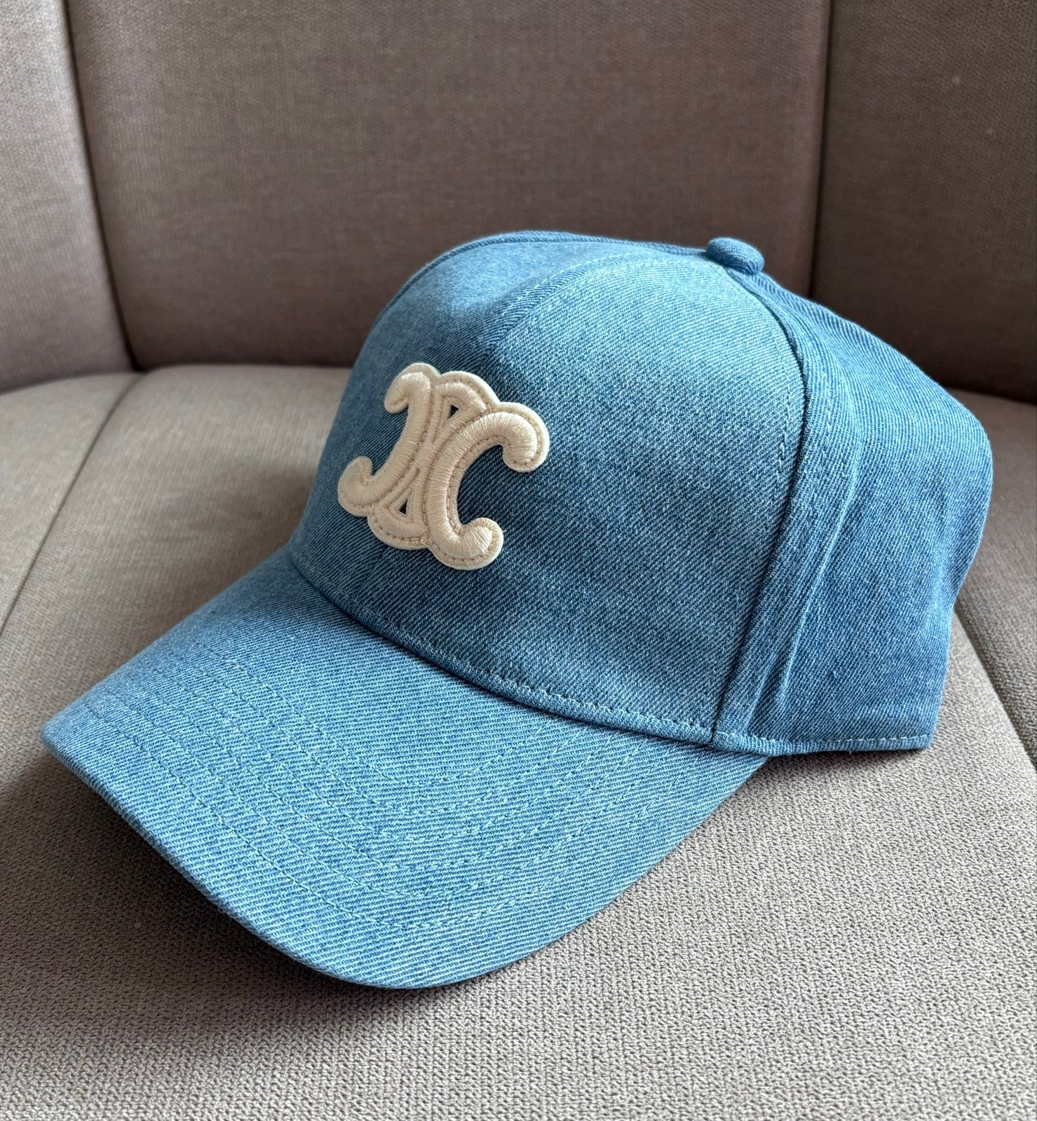 Celine Denim Baseballpet met Triomphe-logo, Kleding | Dames, Hoeden en Petten, Ophalen of Verzenden, Nieuw, One size fits all