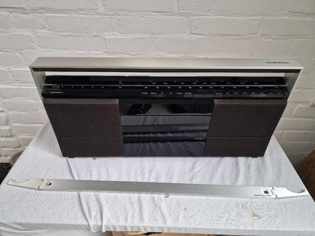 B&O Beosystem 10 met originele ophangbeugel, Ophalen, Tuner of Radio, Gebruikt, Draagbaar