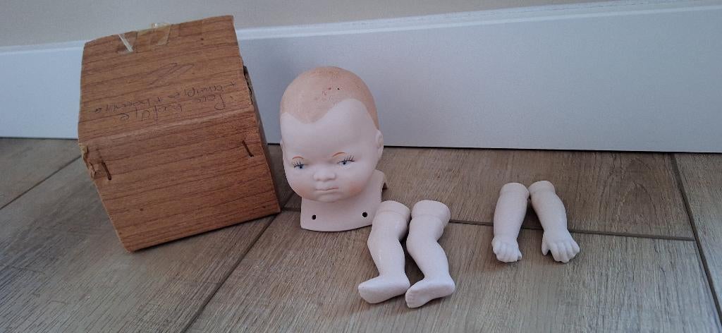 Porseleinen Poppenhoofd en Ledematen / Nieuw in doos, Antiek en Kunst, Ophalen of Verzenden