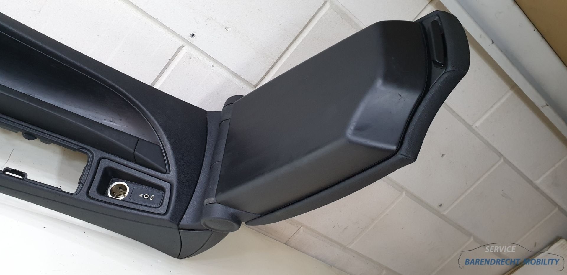 Armsteun BMW 1 serie E87 armleuning opbergvak middenconsole, Petuelring 130
80788  Munich, DE, Gebruikt, Info@bmw.de, Ophalen of Verzenden