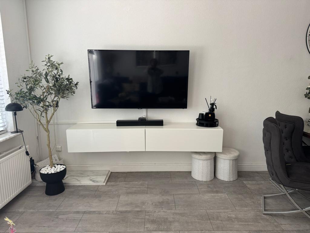 Zwevend TV-meubel wit hoogglans met opbergruimte, Overige materialen, 100 tot 150 cm, Ophalen of Verzenden, Zo goed als nieuw