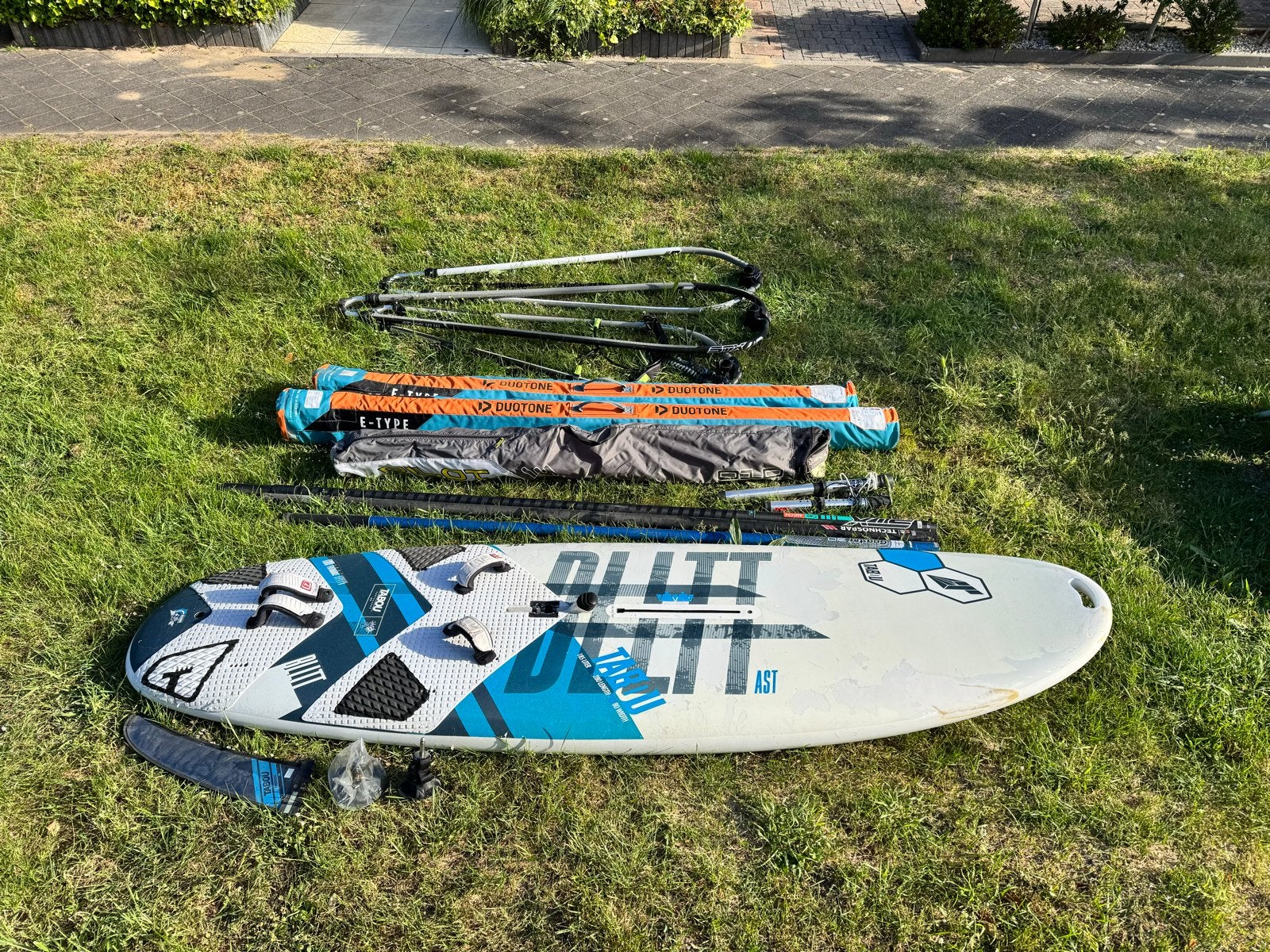 Complete Windsurfset: Tabou plank, Duotone zeilen, Gaastra m, 250 tot 300 cm, Gebruikt, 6.5 m² tot 8 m², Met vin(nen)