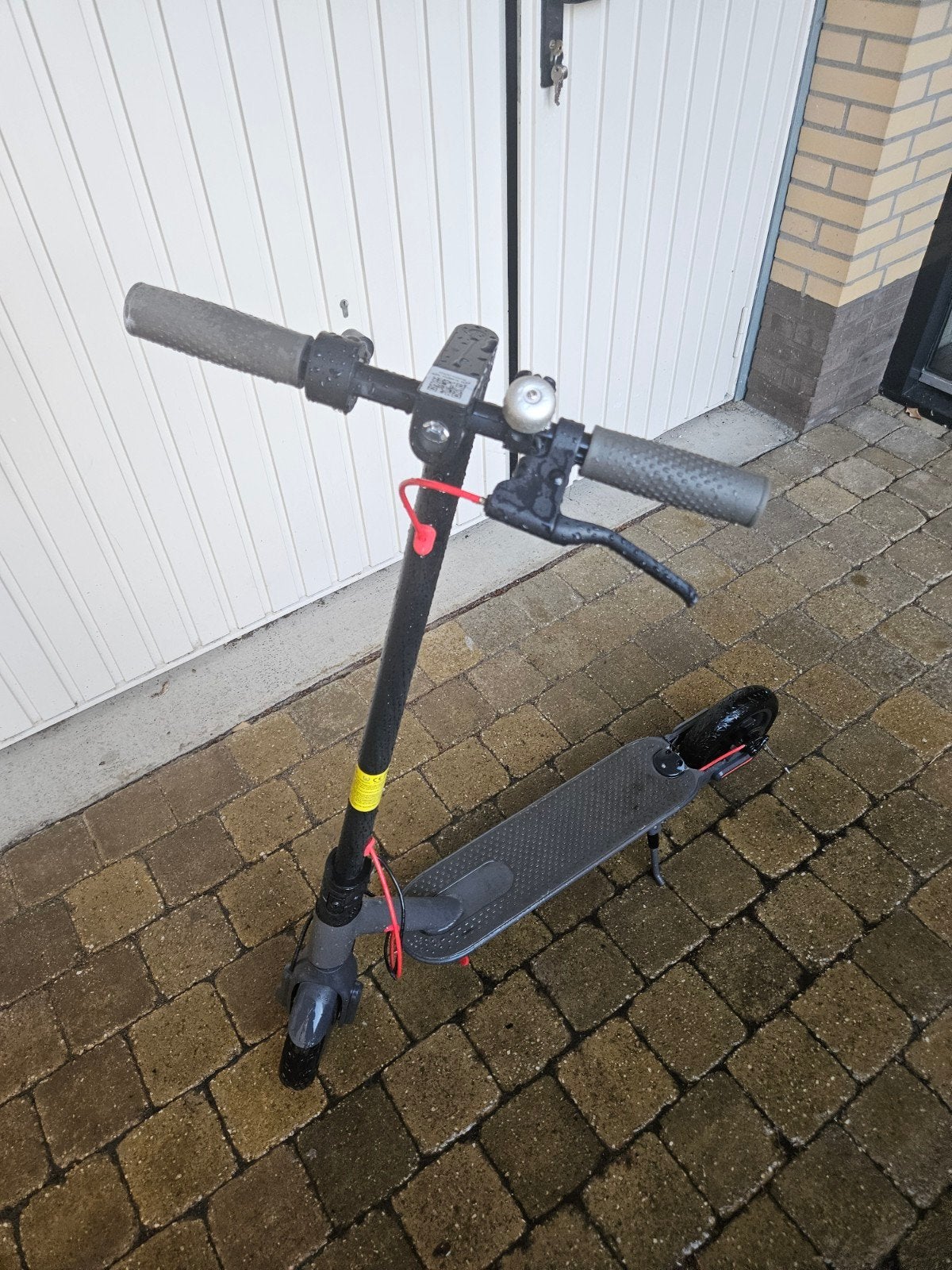 Titel: Defecte e-step met oplader – T.e.a.b. (Vermoedelijk a, Ophalen, Gebruikt, Elektrische step (E-scooter)