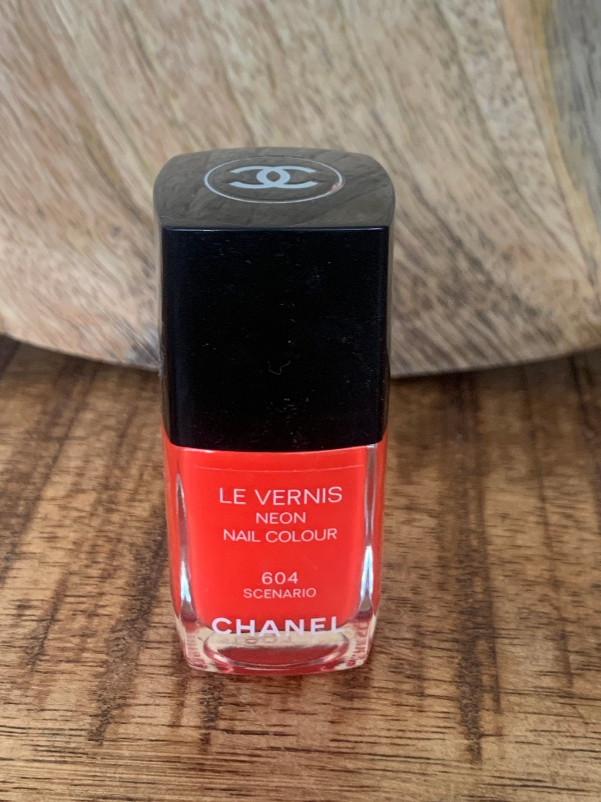 Chanel Le Vernis Neon 604, Sieraden, Tassen en Uiterlijk, Ophalen of Verzenden, Zo goed als nieuw, Roze, Handen en Nagels