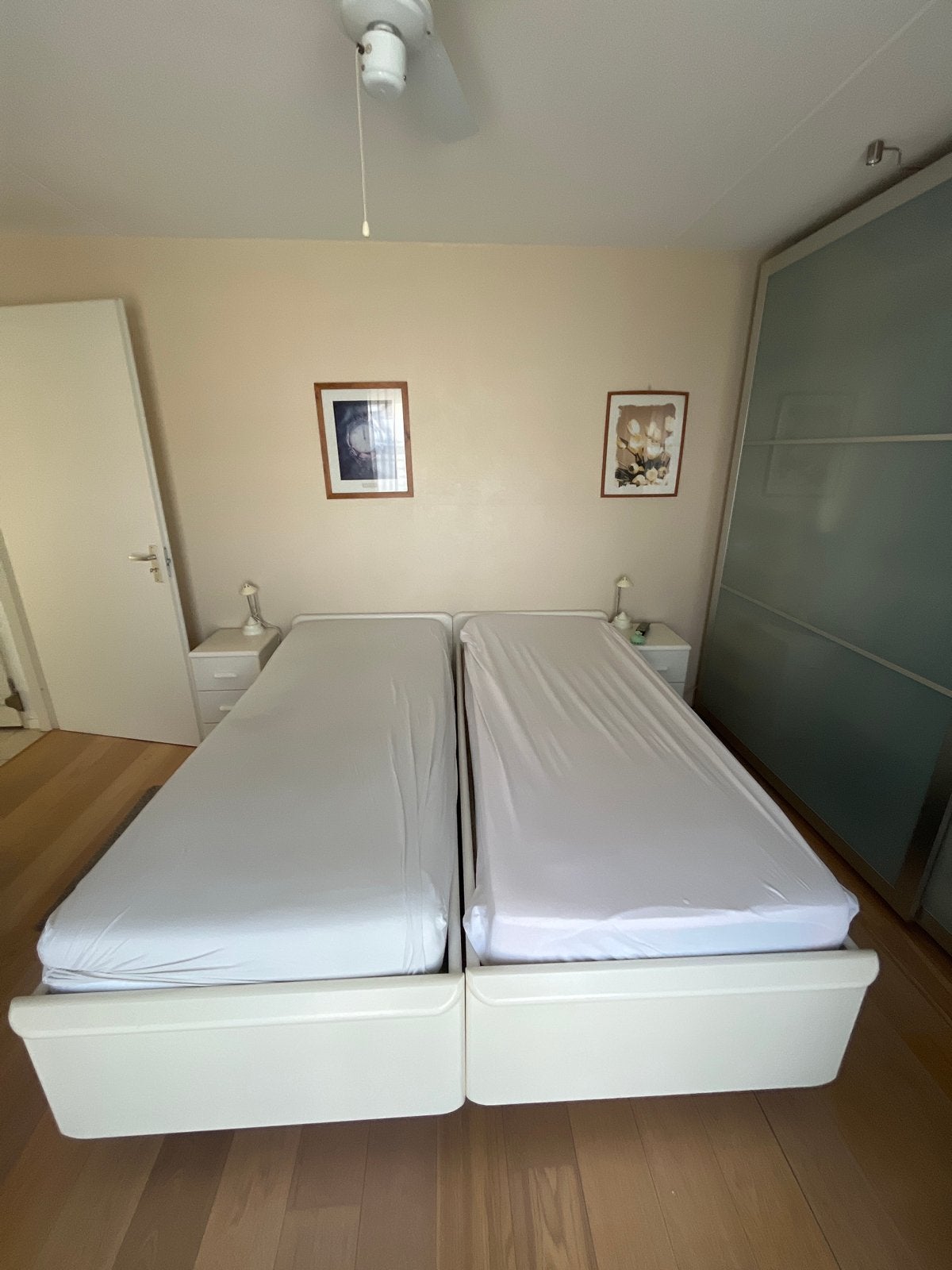 Tweepersoonsbed 160x200 cm met nachtkastjes, Ophalen, Gebruikt, Wit, Tweepersoons