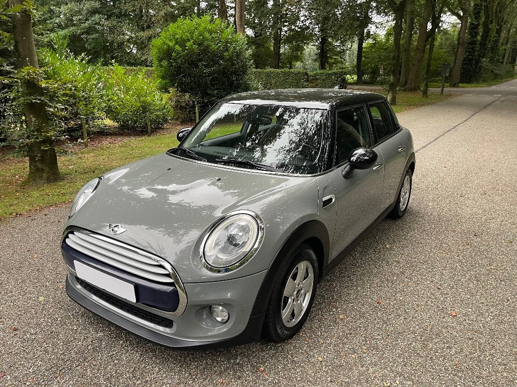 Mini Cooper 1.5 / 5 deurs / 136pk / Navi Groot / Wired / TOP, Auto's, Voorwielaandrijving, Start-stop-systeem, Euro 6, Bedrijf