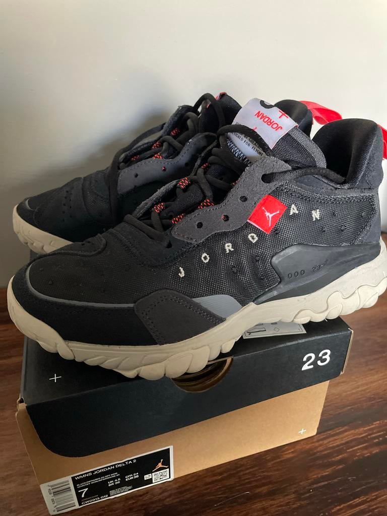 Nike Jordan Delta 2 Zwart Infrared 38, Ophalen of Verzenden, Zo goed als nieuw, Zwart, Sneakers of Gympen