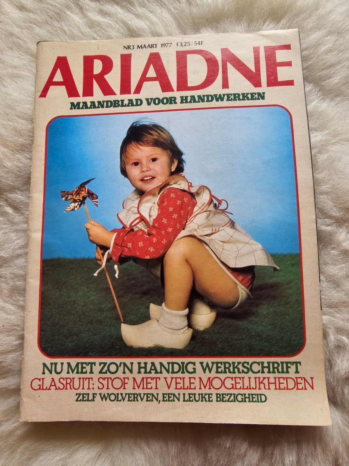 Vintage handwerk tijdschrift Ariadne nr 3. 1977, Ophalen of Verzenden, Gelezen, Damesbladen
