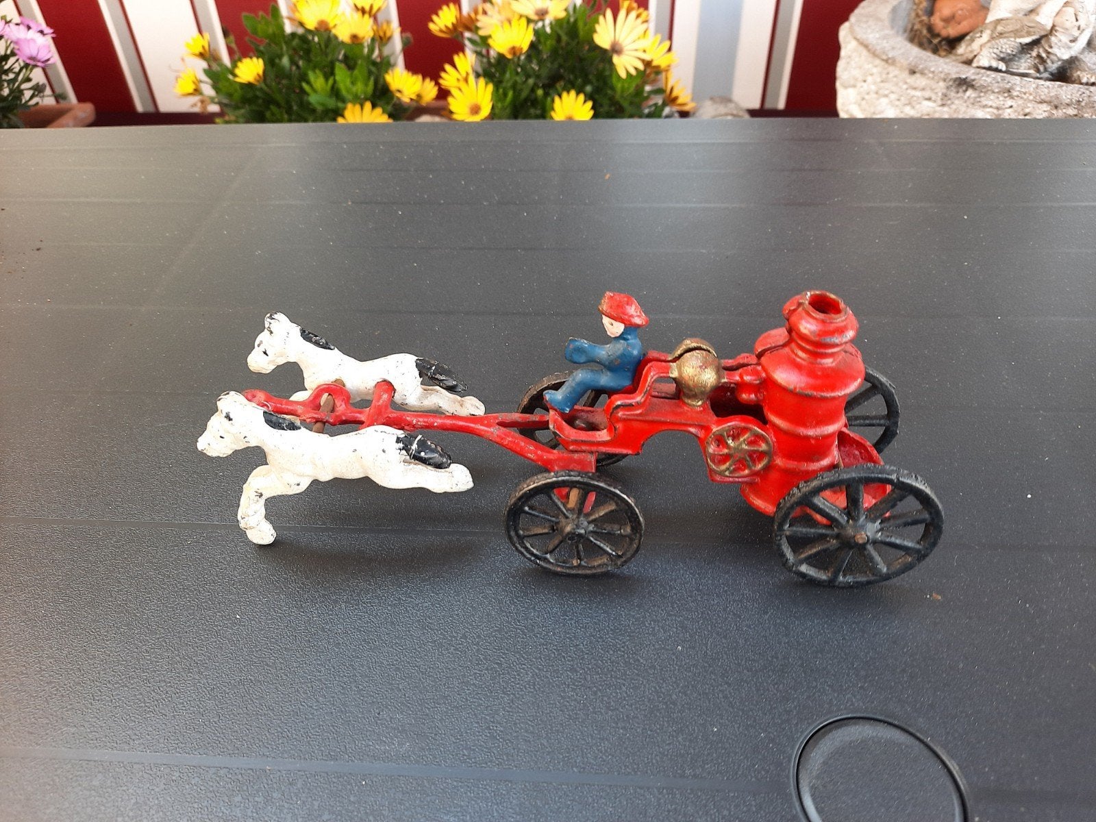 Antieke gietijzeren brandweerwagen met paarden, Ophalen of Verzenden