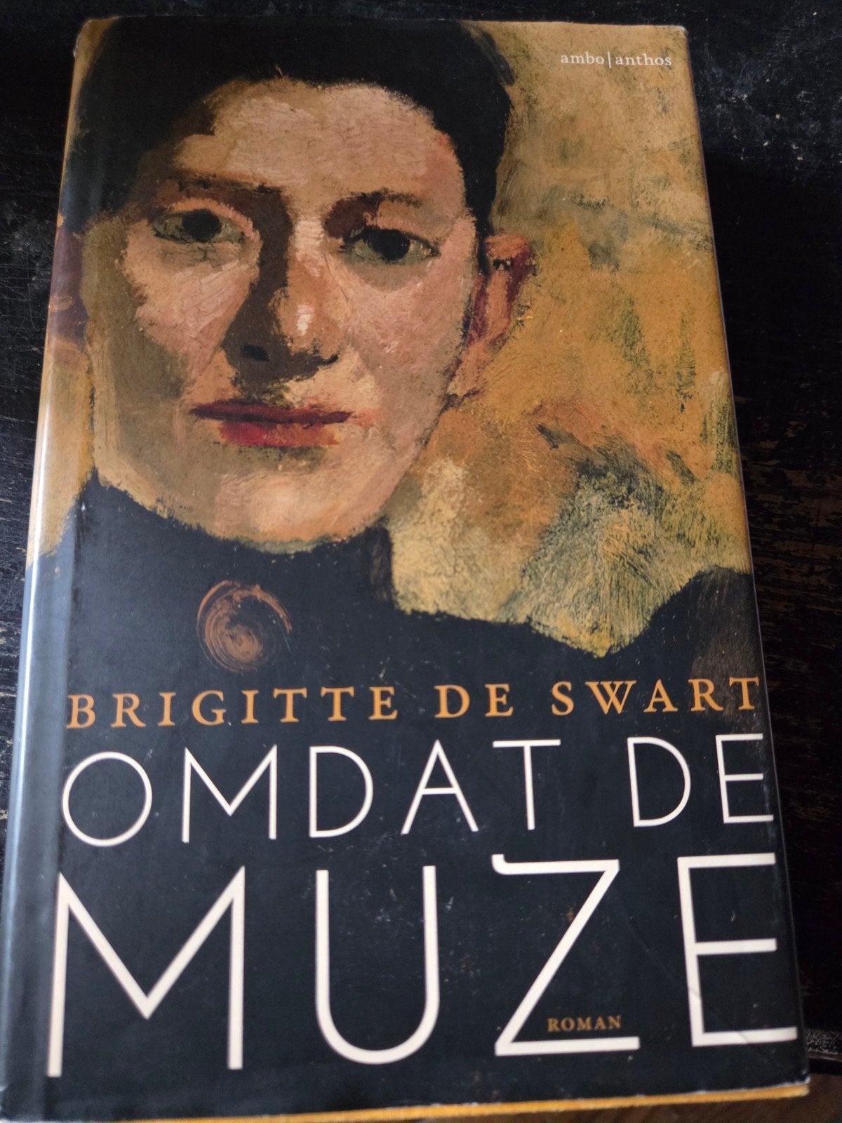 Omdat de Muze, Ophalen of Verzenden, Zo goed als nieuw