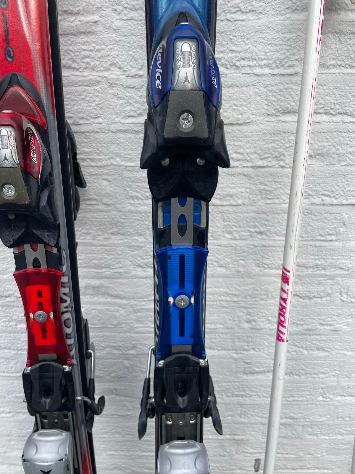Twee paar Atomic Carve ski's (170cm & 180cm) met stokken, Ophalen, 160 tot 180 cm, Gebruikt, Carve