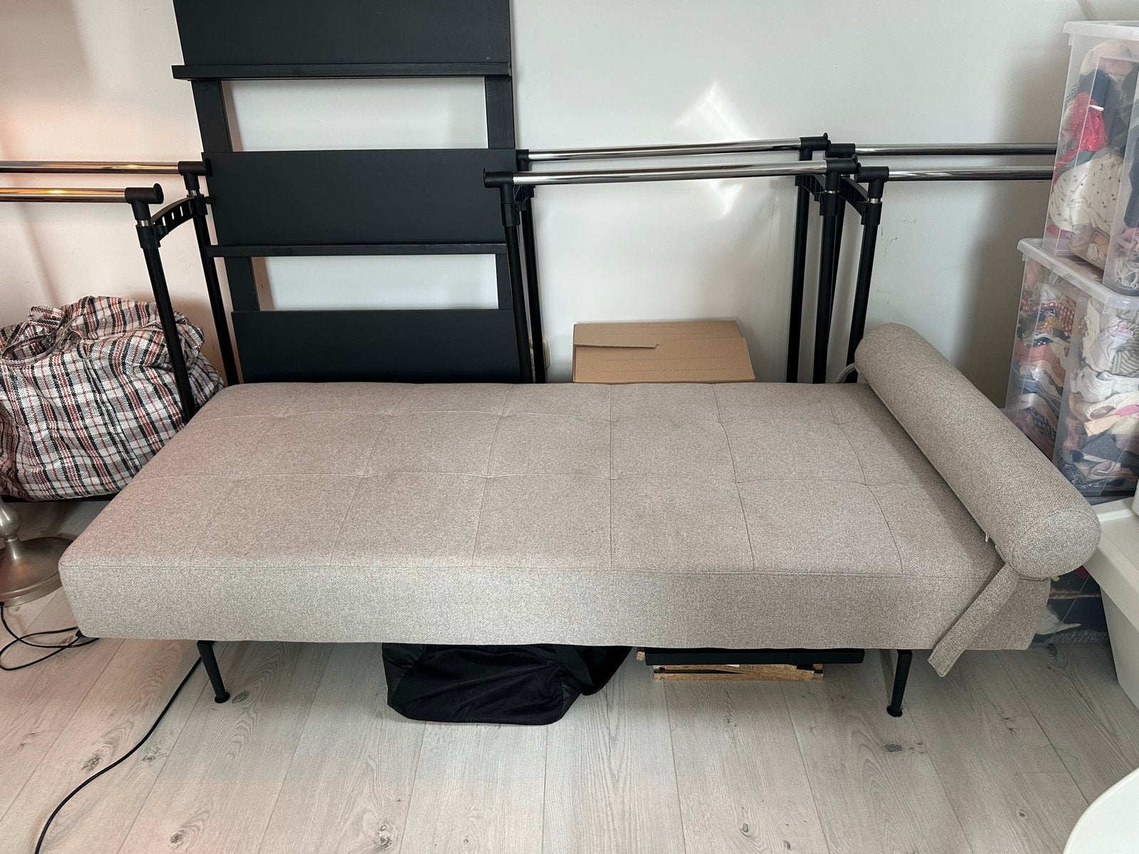 Daybed met gebruikerssporen - meeneemprijs, Huis en Inrichting, Ophalen of Verzenden, Gebruikt