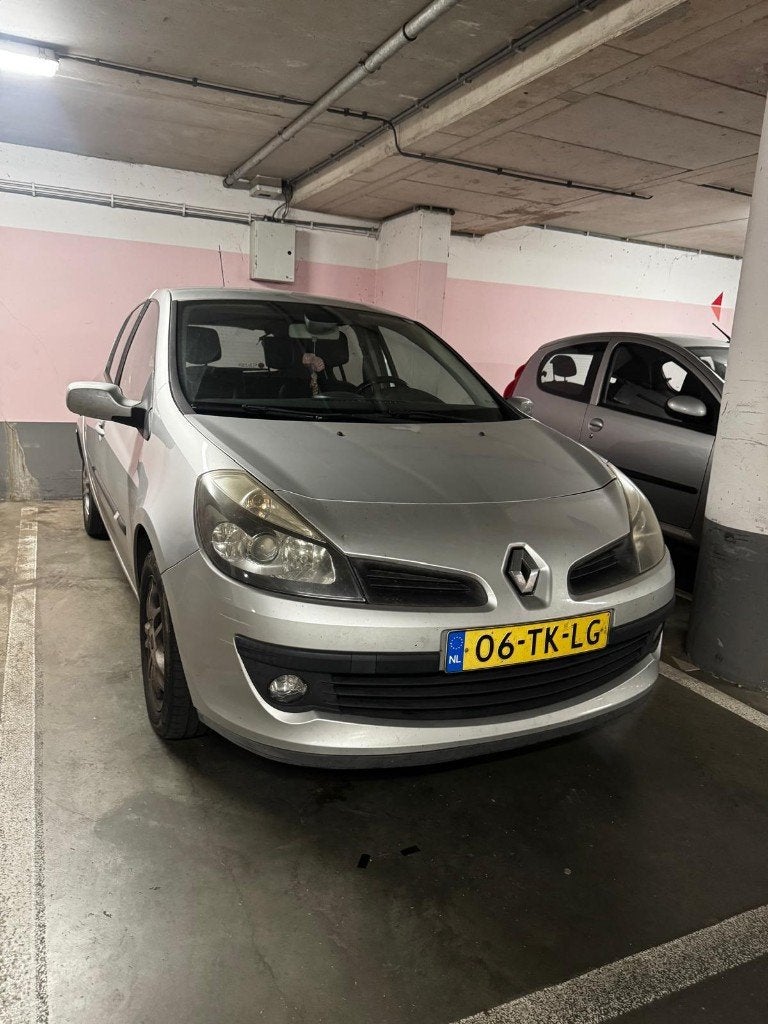 Renault Clio 1.4 16V 72KW 5-DRS E4 2006 Grijs, Voorwielaandrijving, 4 cilinders, Leder en Stof, Handgeschakeld