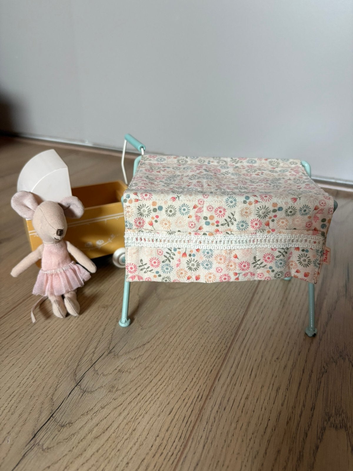 Maileg verschoningstafel groot formaat, Ophalen of Verzenden, Zo goed als nieuw, Poppenhuis