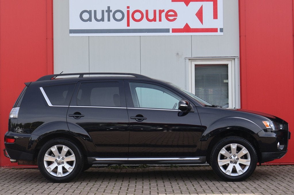 Mitsubishi Outlander 2.0 Intro Edition (bj 2011, automaat), Auto's, Mitsubishi, Stof, Zwart, 4 cilinders, Zwart