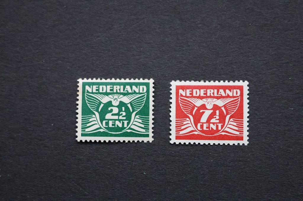Nederland NVPH 379 + 381 Vliegende Duif Postfris, Ophalen of Verzenden, Na 1940, Postfris