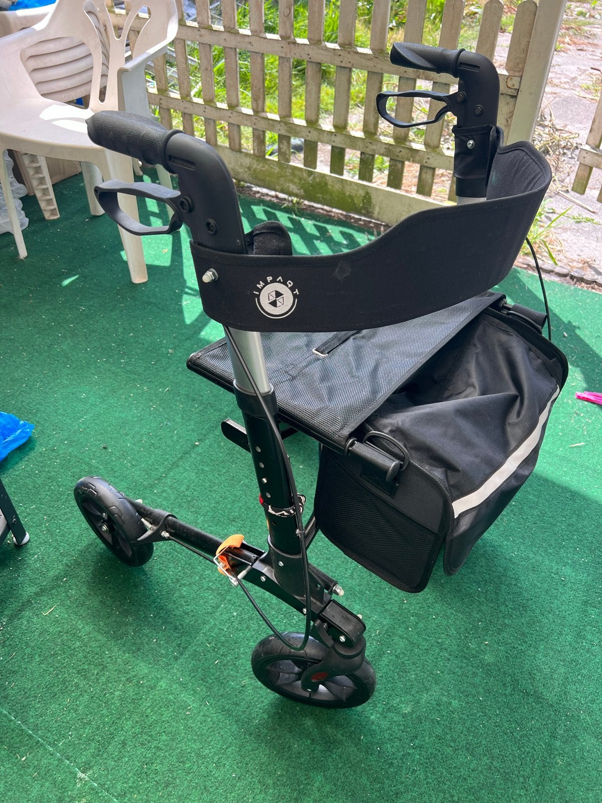Rollator Impaqt  inklapbaar zgan met grote tas ervoor, Ophalen of Verzenden, Zo goed als nieuw