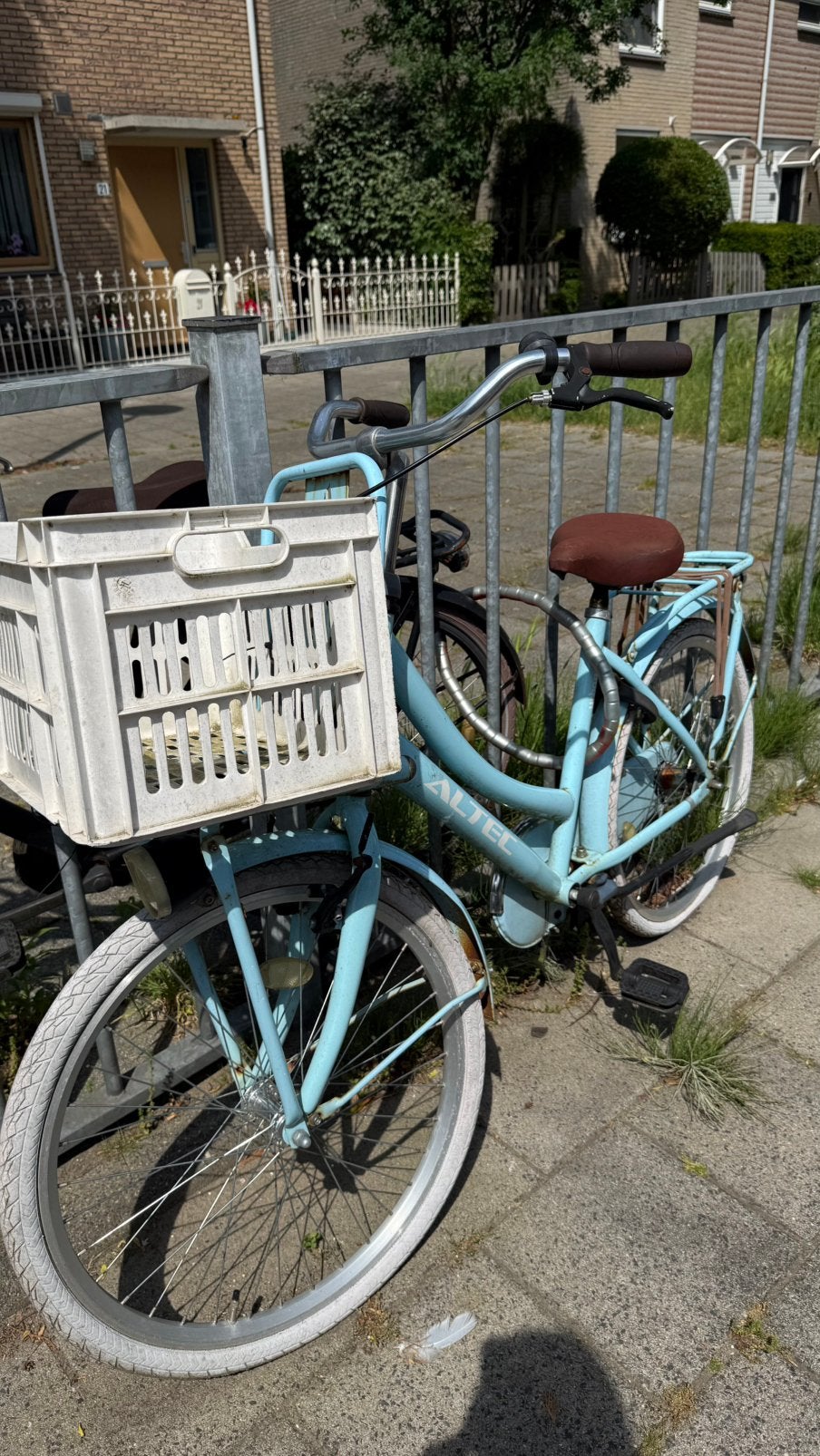 Meisjes fiets heeft wel opknap beurt nodig, Fietsen en Brommers, Fietsen | Meisjes, Ophalen of Verzenden, Zo goed als nieuw, 22 inch