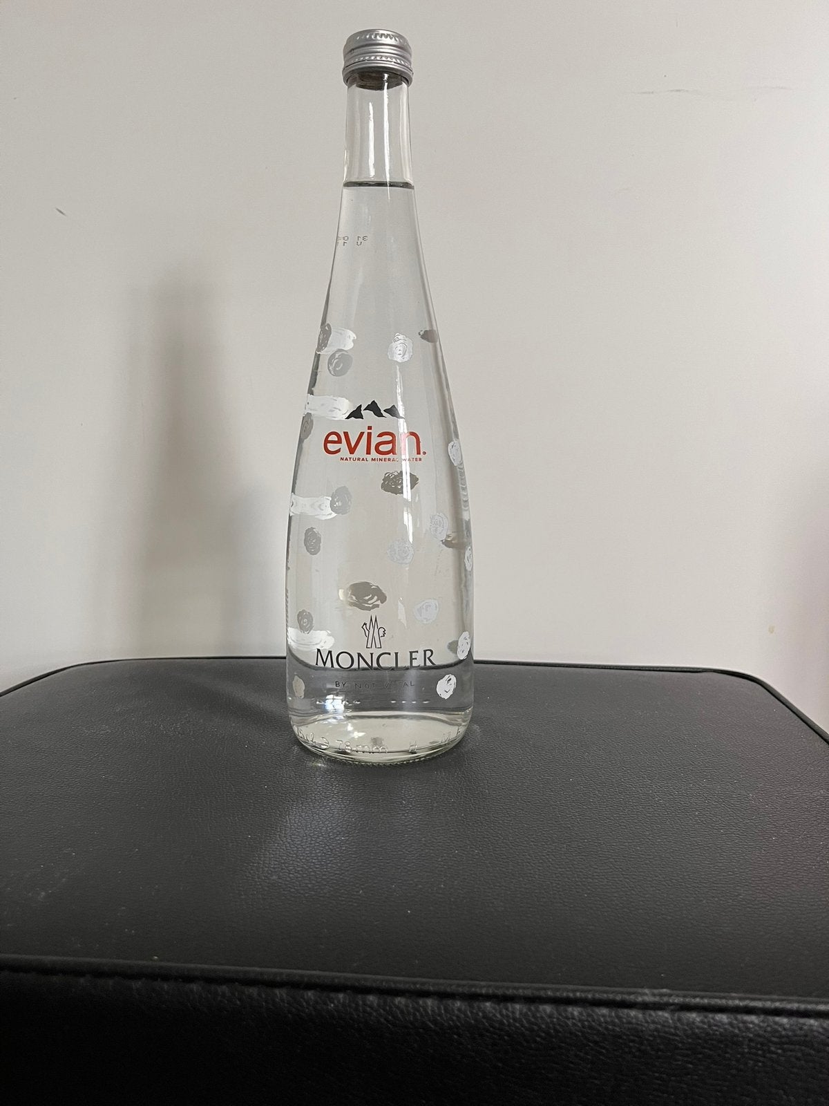 Moncler x evian waterfles, Verzamelen, Ophalen of Verzenden, Nieuw, Overige typen